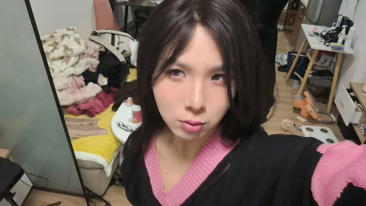 得知vivi的金主被vivi的群友给撅了的vi，觉得世界都不对劲了
#男娘 #深圳 https://t.co/E0XgufVLSl