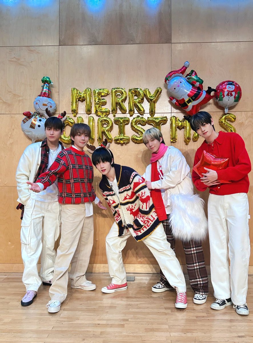 [📞]
베이스와 함께한 첫
미리메리크리스마스 🎅🎄

#NOMAD #노매드
#CallMeBack #NOMAD_CallMeBack