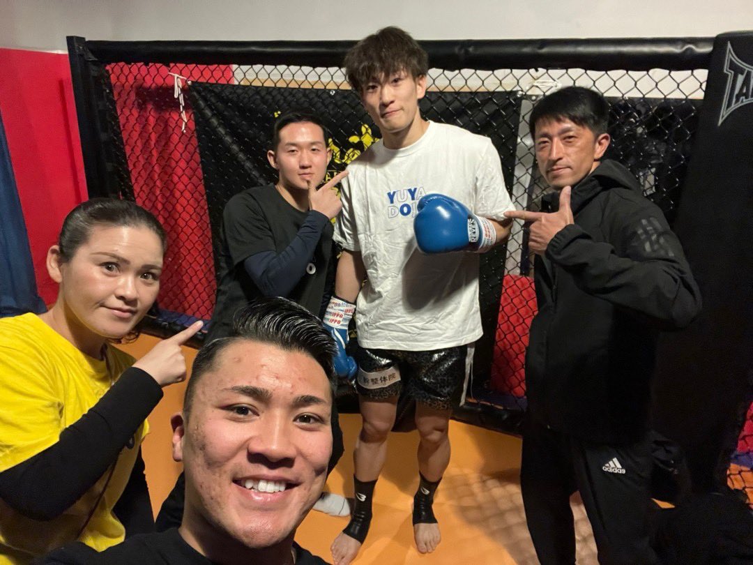 ktro12boxing's tweet photo. 今日の試合判定負けでした。

つきっきりでサポートして下さったTEAMの方、会場まで応援に来て下さった方、いつも僕を支えて下さる皆様、今回も本当にありがとうございました。

皆様の支えのお陰で何不自由なくリングに上がる事ができました。

結果で返せず申し訳ないです。 https://t.co/LzEysuF0wN