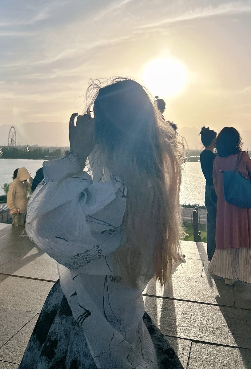 bengcaca191's tweet photo. 预制推 好想去度假～🌴 https://t.co/0Fh8GGU8eu