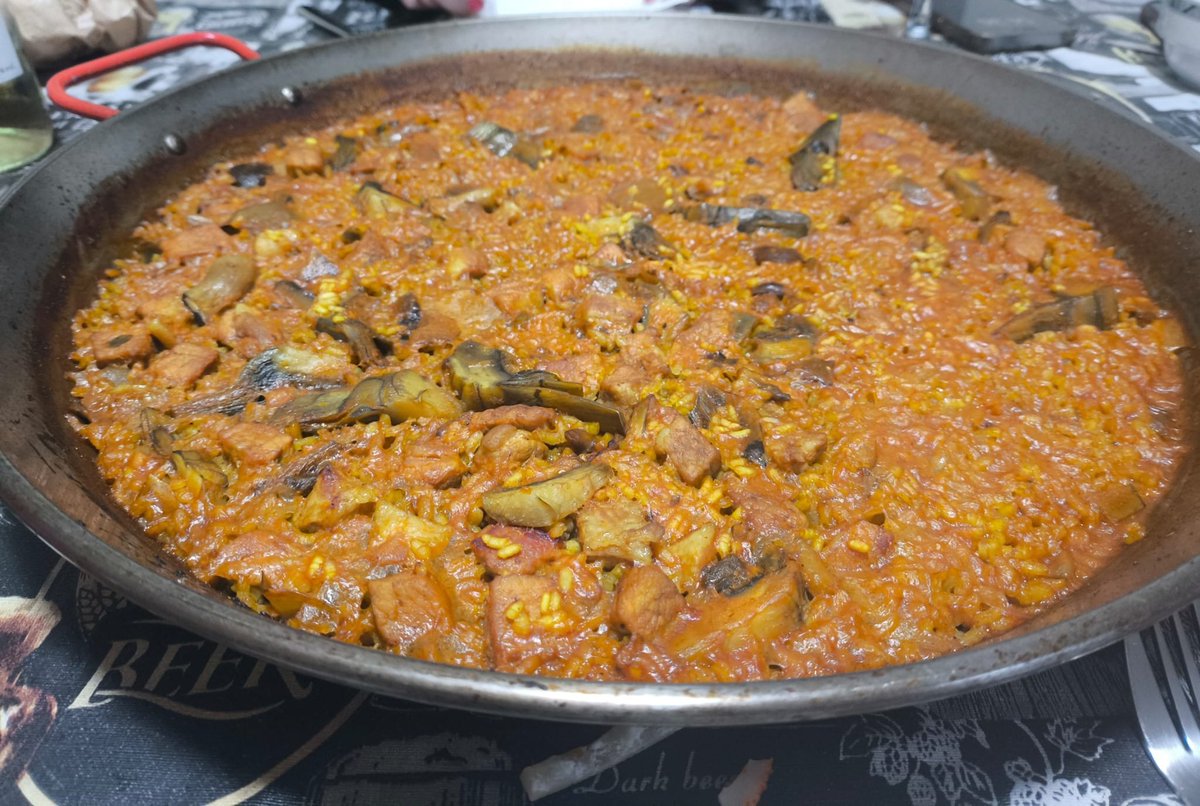 annapalca83's tweet photo. L'última paella de l'any.
#secreto #carxofes #fongs https://t.co/MkmHsktemM