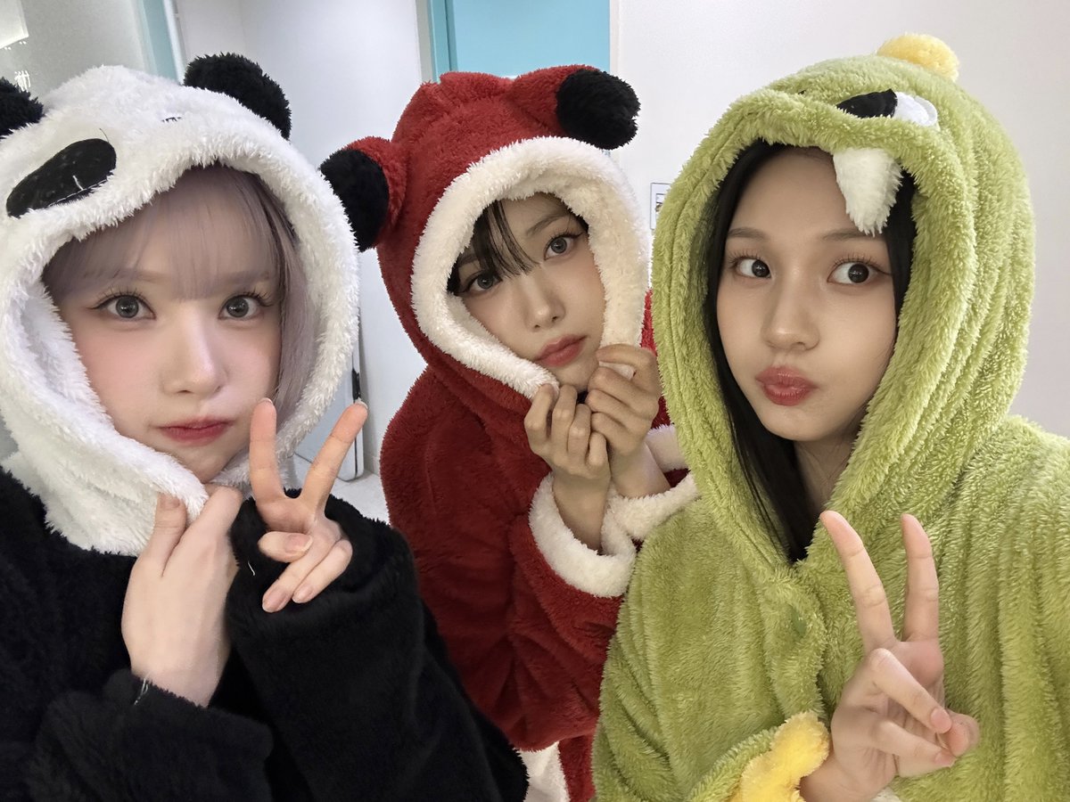 [#VIVId_dayZ] 📸

2024-2025 여자프로농구 올스타 페스티벌 &amp; 241222 팬사인회 완료✨

삐지를 보기엔 24시간도 부족해❕ 나비들 덕분에 폭닥폭닥 따뜻한 하루가 되었어요 고마워요🫶

#VIVIZ #비비지
#EUNHA #은하 
#SINB #신비
#UMJI #엄지
#VOYAGE #Shhh!