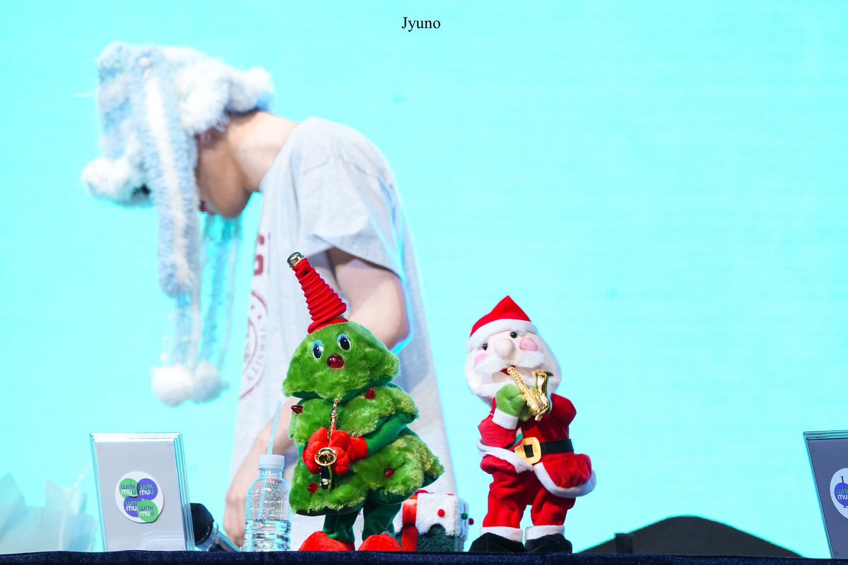 jyuno__'s tweet photo. 241222 엔시티드림 WIWY 위드뮤 대면팬싸

어떤남자가 크리스마스를 너무 사랑해요🎄🎅

#MARK #마크 #NCT #NCTDREAM https://t.co/P1mTxHcdKg