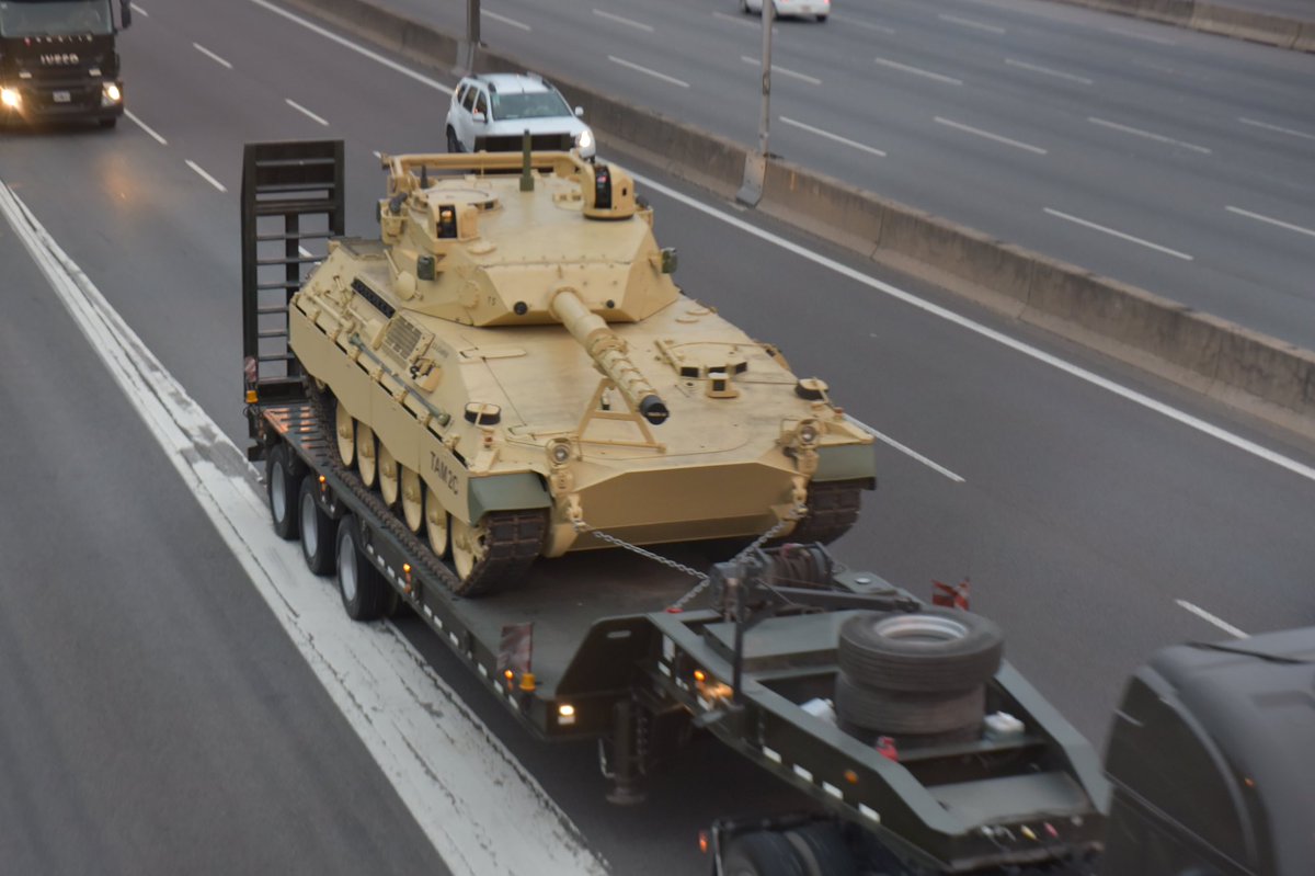 LOS TAM 2C-A2 EN MOVIMIENTO.
Desde Boulogne hasta Magdalena, el primer escuadrón de Tanques Argentinos Medianos modernizados avanza hacia su nuevo destino: el Regimiento de Caballería de Tanques 8.

Más equipados, más preparados, más fuertes. El <a href="/Ejercito_Arg/">Ejército Argentino</a> sigue adelante,