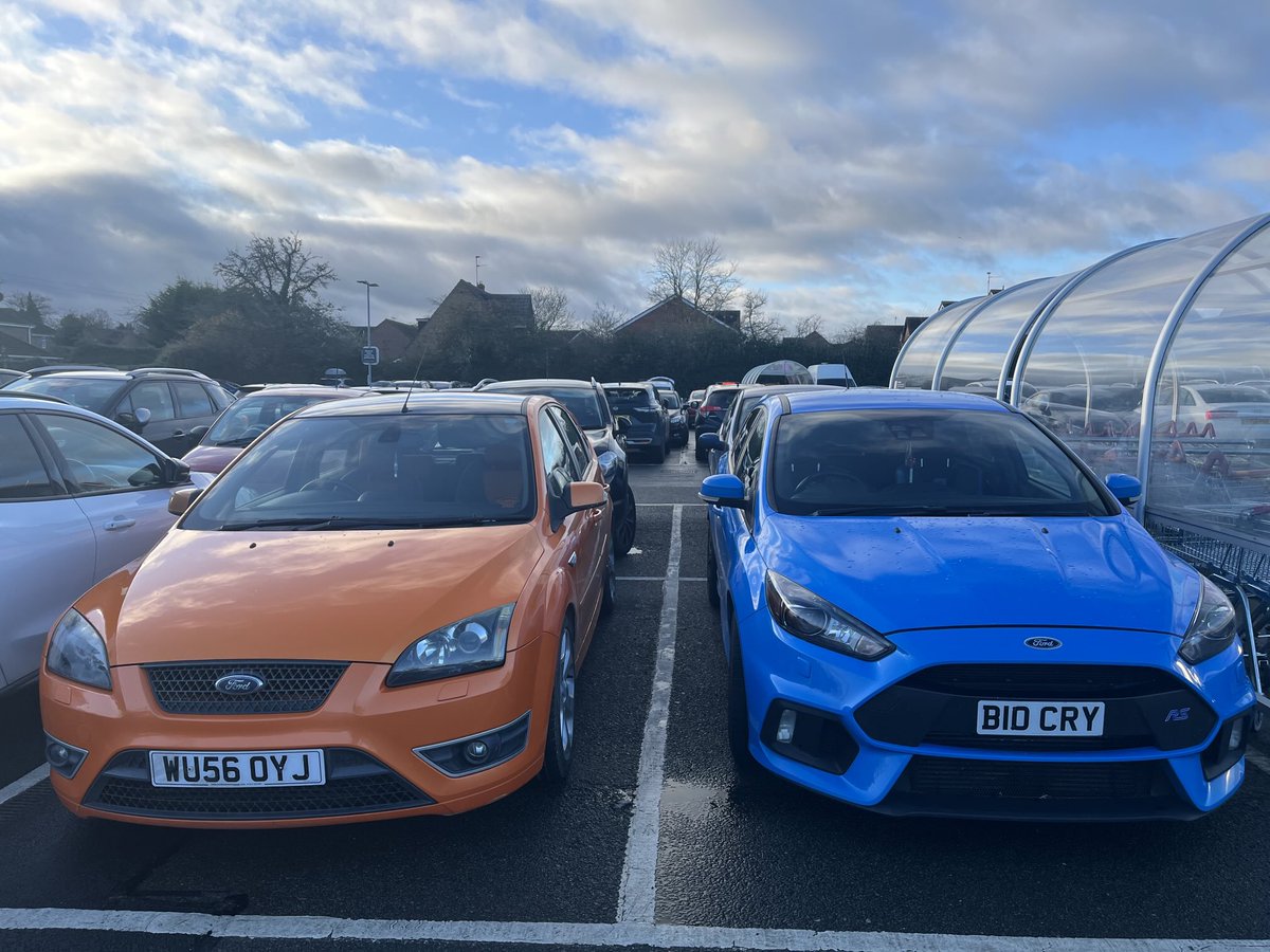ColinYoungAWA's tweet photo. my-Ex just parked up next to me.
No offence to #NitrousBlue but I am still in love with #ASBOorange even after over 100k miles.
#FastFord #GrinFactor
#ST260 or #RS350 🤔
❤️❤️❤️❤️❤️❤️ https://t.co/f6jgJnBCNq