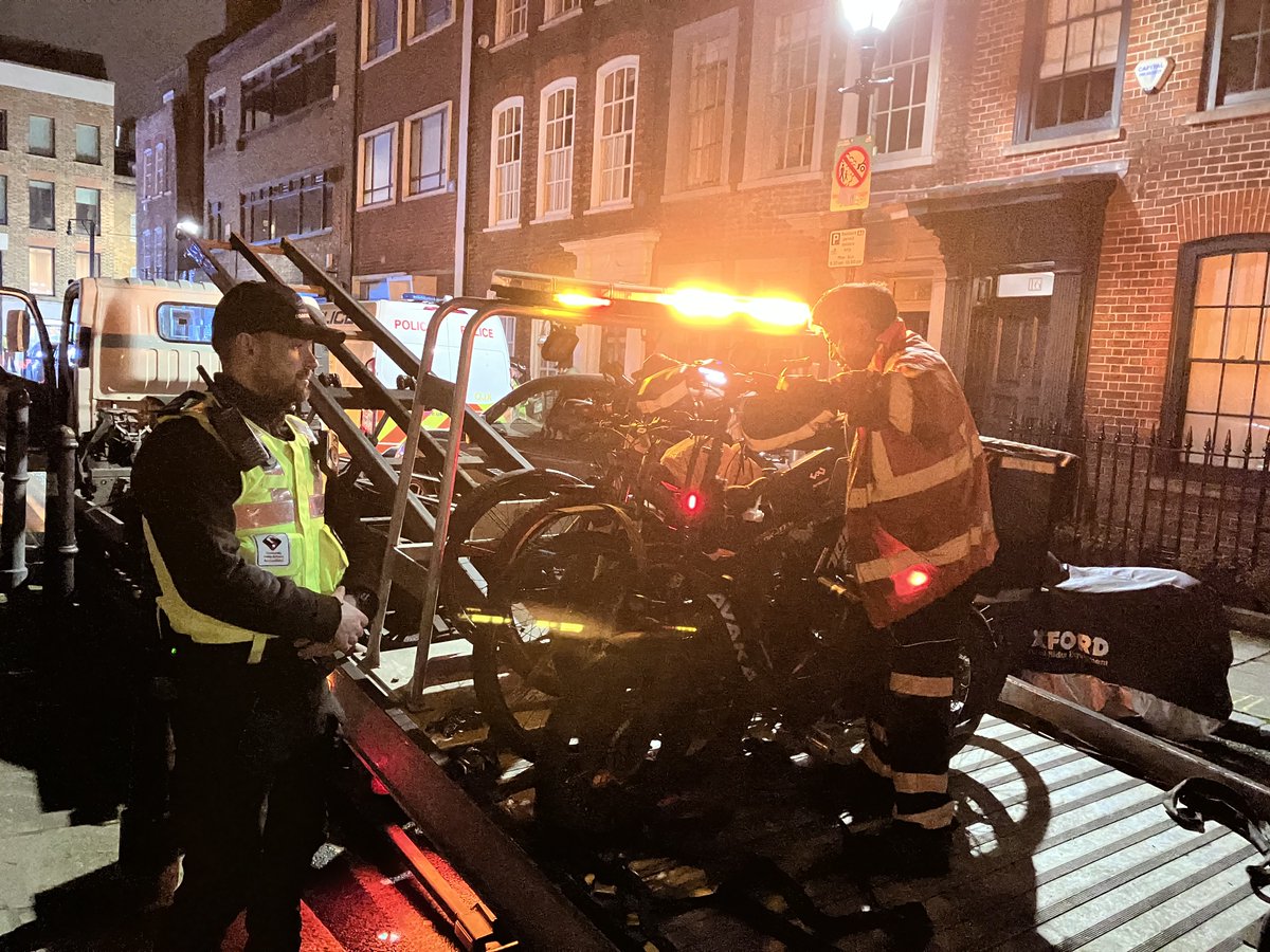 MPSTowerHam's tweet photo. In response to numerous complaints from residents and businesses #THTF officers have patrolled with our @TowerHamletsNow THEO partners in Brick Lane over the last 2 weekends clamping down on dangerous food delivery bikes.
Supported by @MPSRTPC and Neighbourhoods Officers https://t.co/nCSdNeJk6s