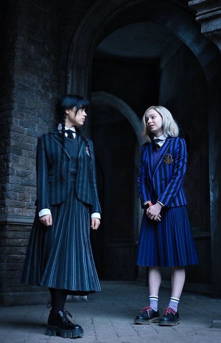 enid using her puppy dog eyes on wednesday 🥺