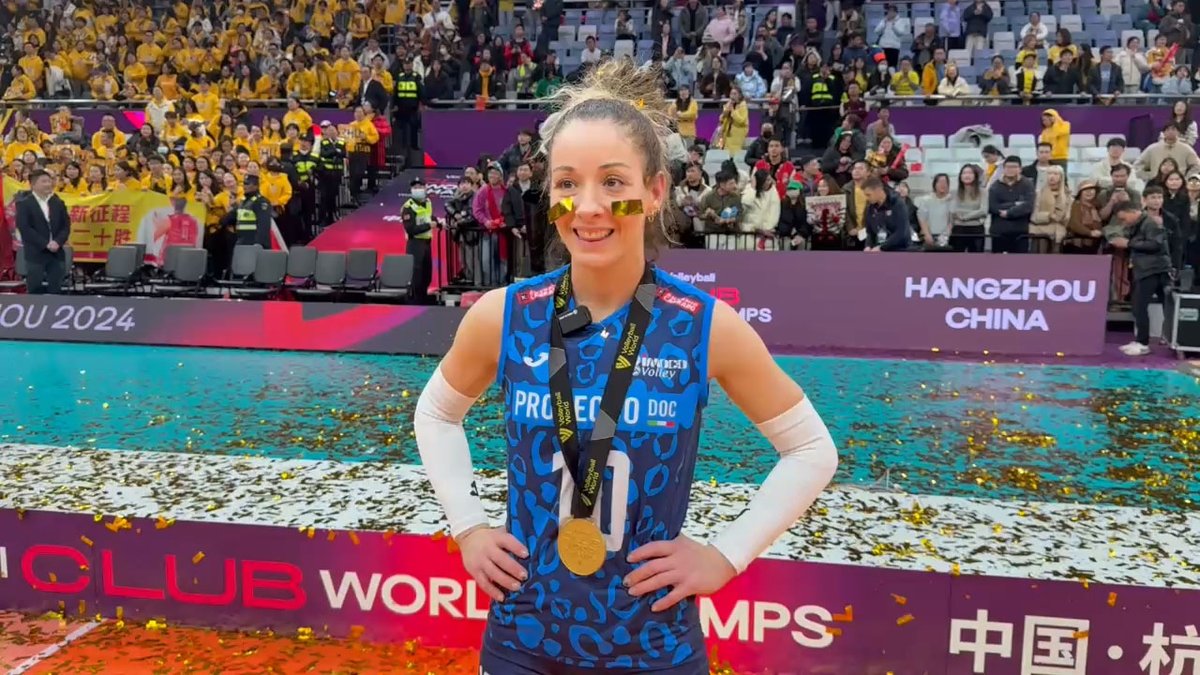 Volleyball_it's tweet photo. ๐๐๐๐ Mondiale per Club F.: De Gennaro, "Un mondiale perfetto, ora ci godiamo il momento"
#VolleyballIT #Pallavolo #Volleyballplus #APP #CWCH
๐ https://t.co/ANq29Jy1Nn https://t.co/397a4DpKCh