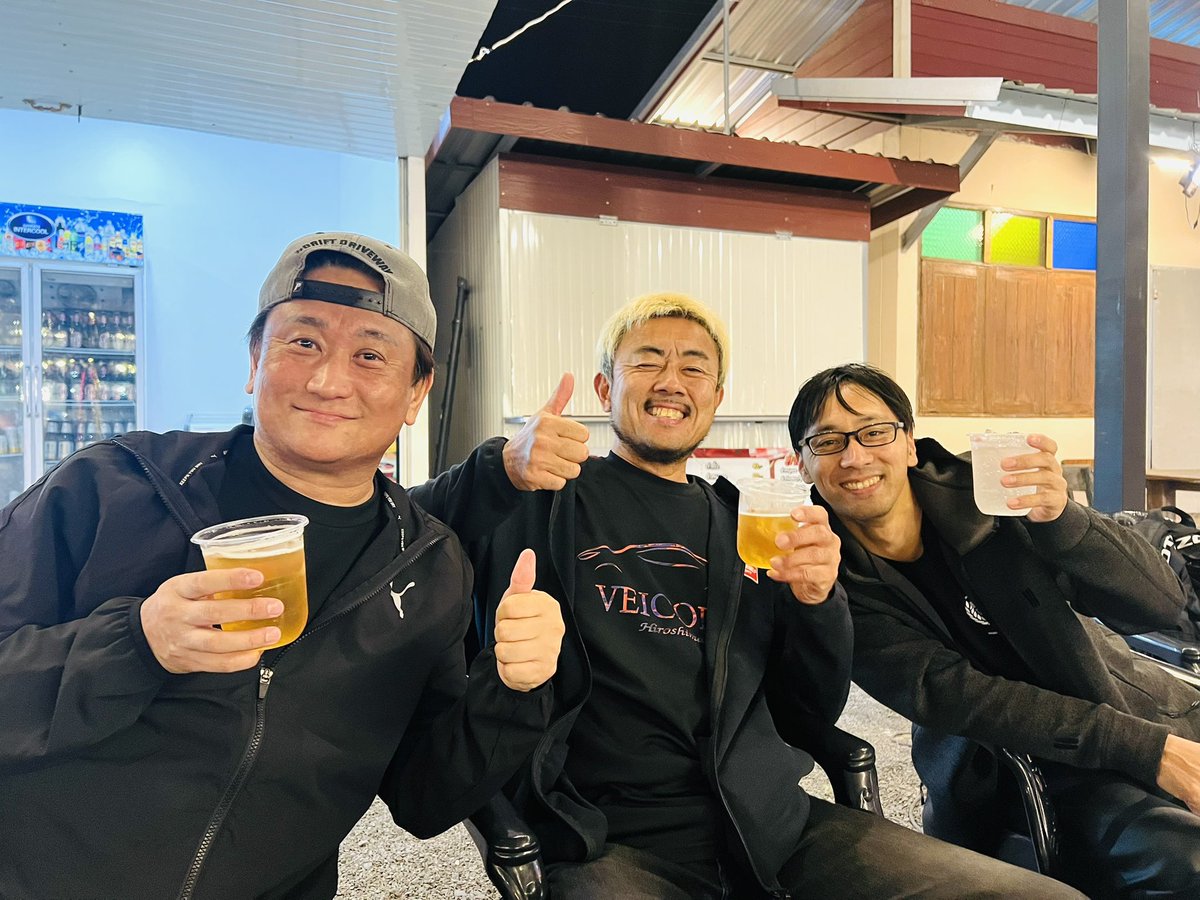 Shin19695's tweet photo. 打ち上げはホテルの横の屋台

#ChangINTERNATIONALCIRCUIT
#idemitsuSUPERENDURANCE
#THAILAND🇹🇭
#25時間耐久レース
#たにぐち自動車
#JAPLAND
#日比野塾
#日比野哲也
#HALSPLINGS
#SARDRACING
#SKPSARD
#KUROKIRACING https://t.co/HuRzokIiU3