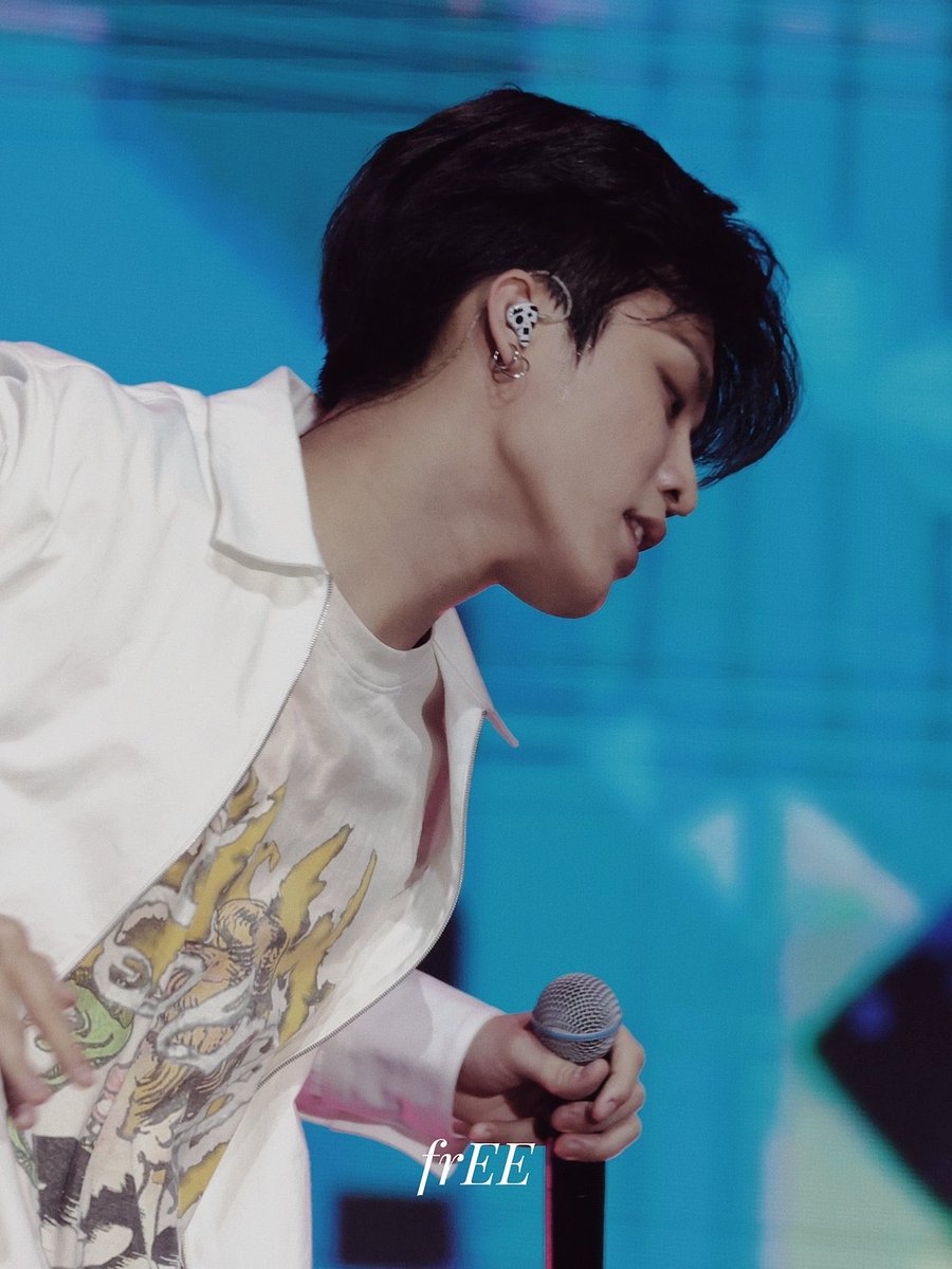 jeongwoo's well-defined jawline 2024 edition

#PARKJEONGWOO #박정우
