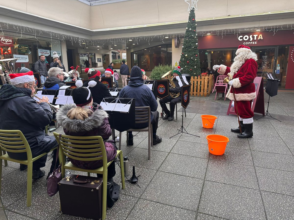MoleVSBand's tweet photo. Carols at the Swan Centre 21.12.24 
A special appearance from Santa 🎅 
Merry Christmas and Happy New Year from all at Mole Valley Silver Band! 🎺🎄

#molevalleysilverband #carolling #brassband #festive #Christmas #MVSB #Surrey @ShopSwanCentre https://t.co/dBsonTsnqg