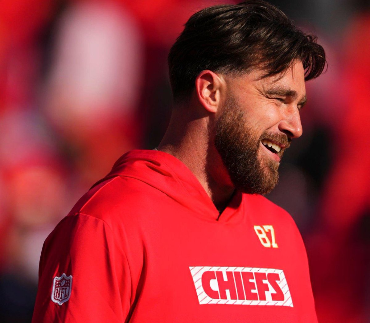 Travis Kelce Fan Page on X: "Happy #VictorySunday ❤️💛 https://t.co/7ZwVwciZTM" / X