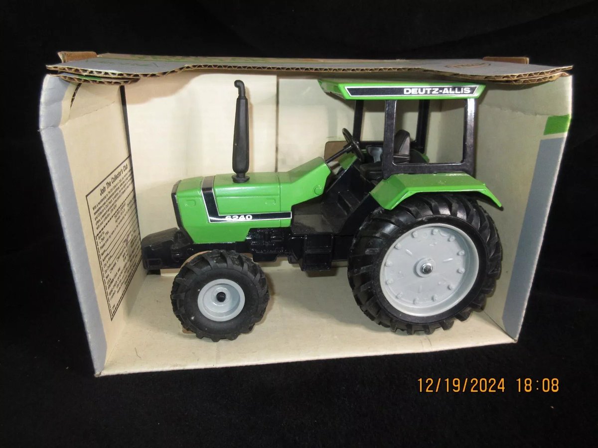rusticrelics04's tweet photo. NEW 1986 Ertl 1:16 Deutz-Allis 6240 Tractor #1269 NOS https://t.co/pHkQo3T0iz #eBay via @eBay #Agriculture #Ertl #farmer #farming #farmlife #tractor #vintage #Vintagetoys #agriculture #toycollector #JohnDeere #collectible #gifts #toytractor #tractors #Duetz #allis #johndeere https://t.co/EPCVaHLrus