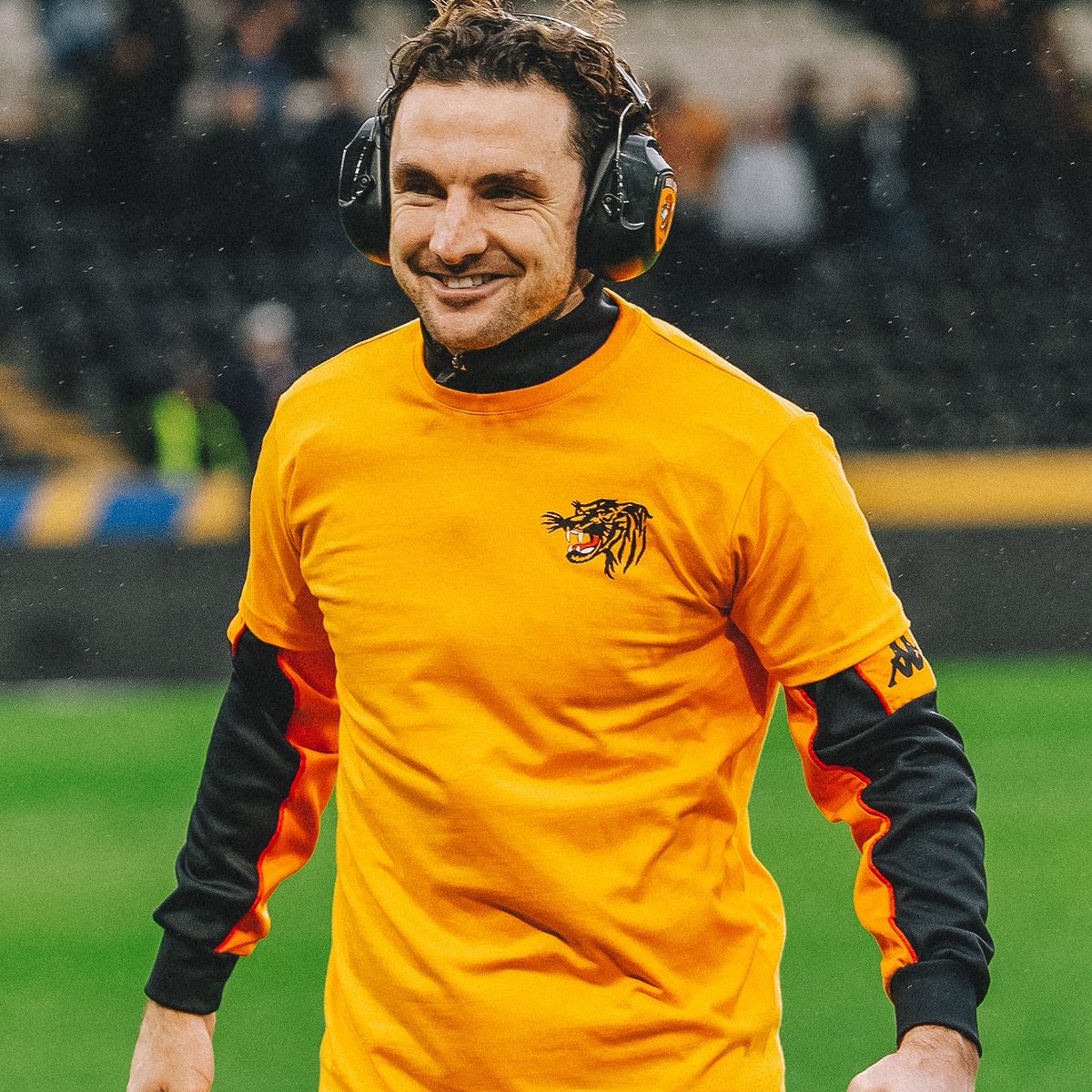 OOOF! Mandatory nice touch acknowledgement: The Hebbs 100 tee shirts the team walked out in before the Swansea game (a nod to century old fan Noel Hebbs) carried the 1947-1978 tiger head. #hcafc
