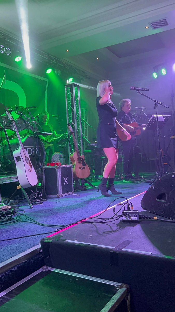 sarahgrant155's tweet photo. Night out at Derek Ryan &amp; Cliona Hagan 🎶💙 #DerekRyan #ClionaHagan #ClanreeHotel #Letterkenny #CountryMusicWeekend https://t.co/jGpBE8x5bt