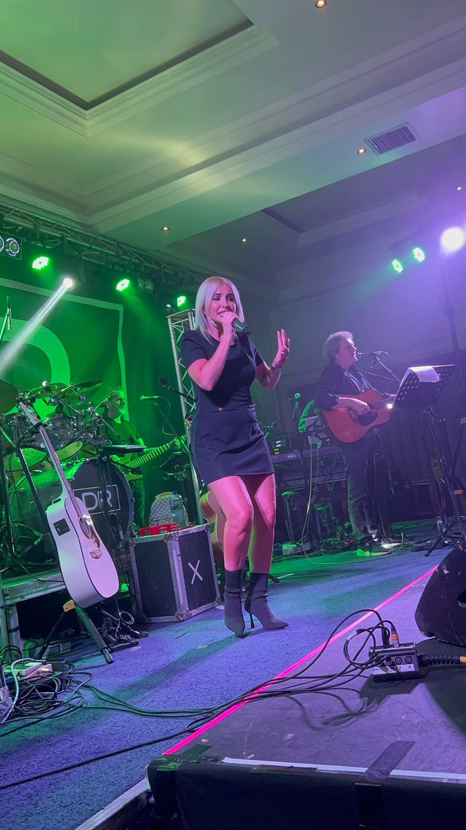 sarahgrant155's tweet photo. Night out at Derek Ryan &amp; Cliona Hagan 🎶💙 #DerekRyan #ClionaHagan #ClanreeHotel #Letterkenny #CountryMusicWeekend https://t.co/jGpBE8x5bt