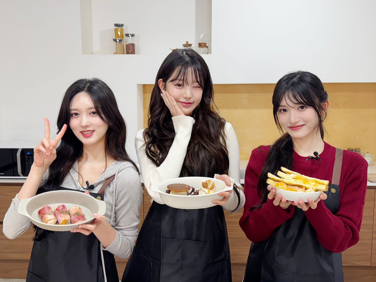 📸
IVE SCOUT ACTIVITY 한줄평 👀
: 오늘은 내가 캠핑 요리사 👩‍🍳

#IVE #아이브 
#GAEUL #가을 
#JANGWONYOUNG #장원영
#LEESEO #이서 
#DIVE #다이브