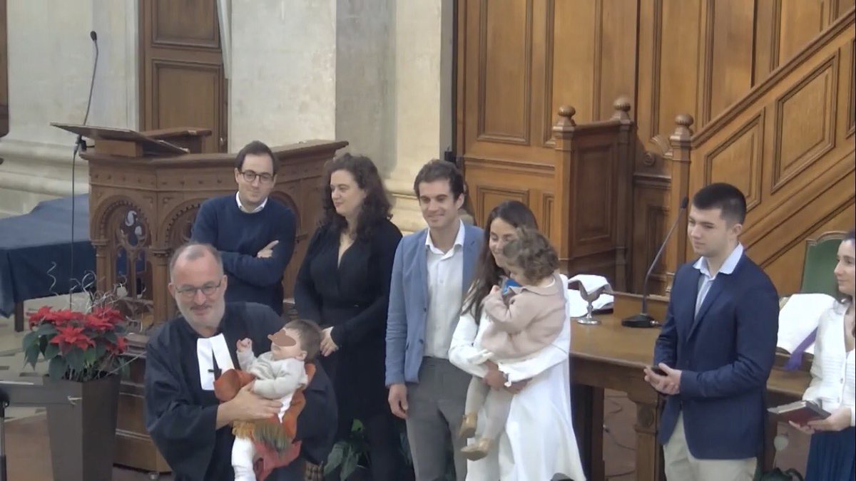BaccuetC's tweet image. Vidéo du #culte du 22 décembre au #temple de #Pentemont de l’#Eglise #protestante unie #EPUdF #PentemontLuxembourg #Paris @paroissepentlux.
#Prédication : « La grâce du chat », par #pasteur Christian Baccuet.
#Baptême de Maloë, 2 ans, et d’Eliott, 3 mois.
m.youtube.com/watch?v=E1EBhu…
