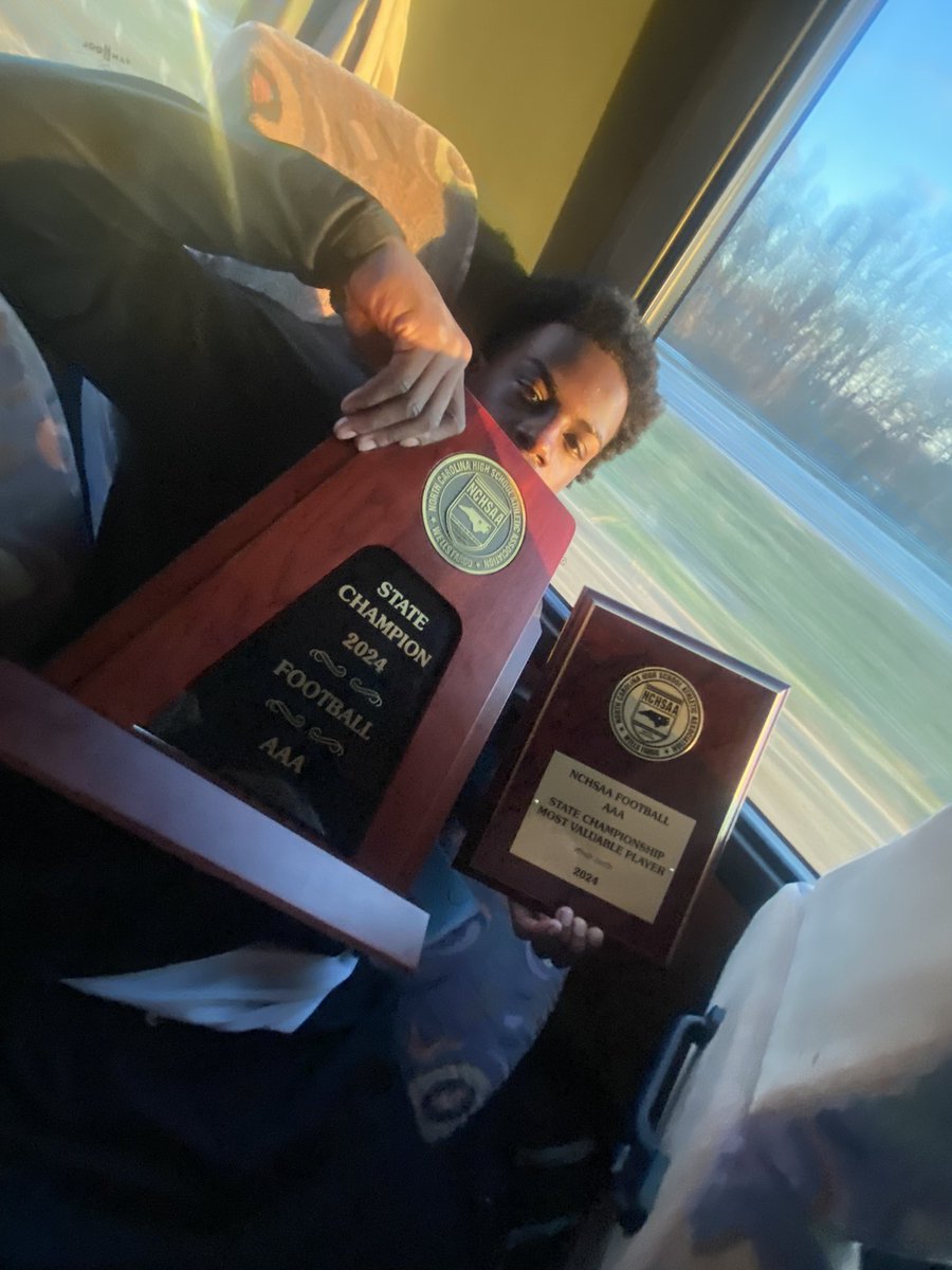 JamouriNichols4's tweet image. State championship✅
MVP✅
Blessed✝️
@coachSamGreiner 
@TheCoachLj @DubCFootball