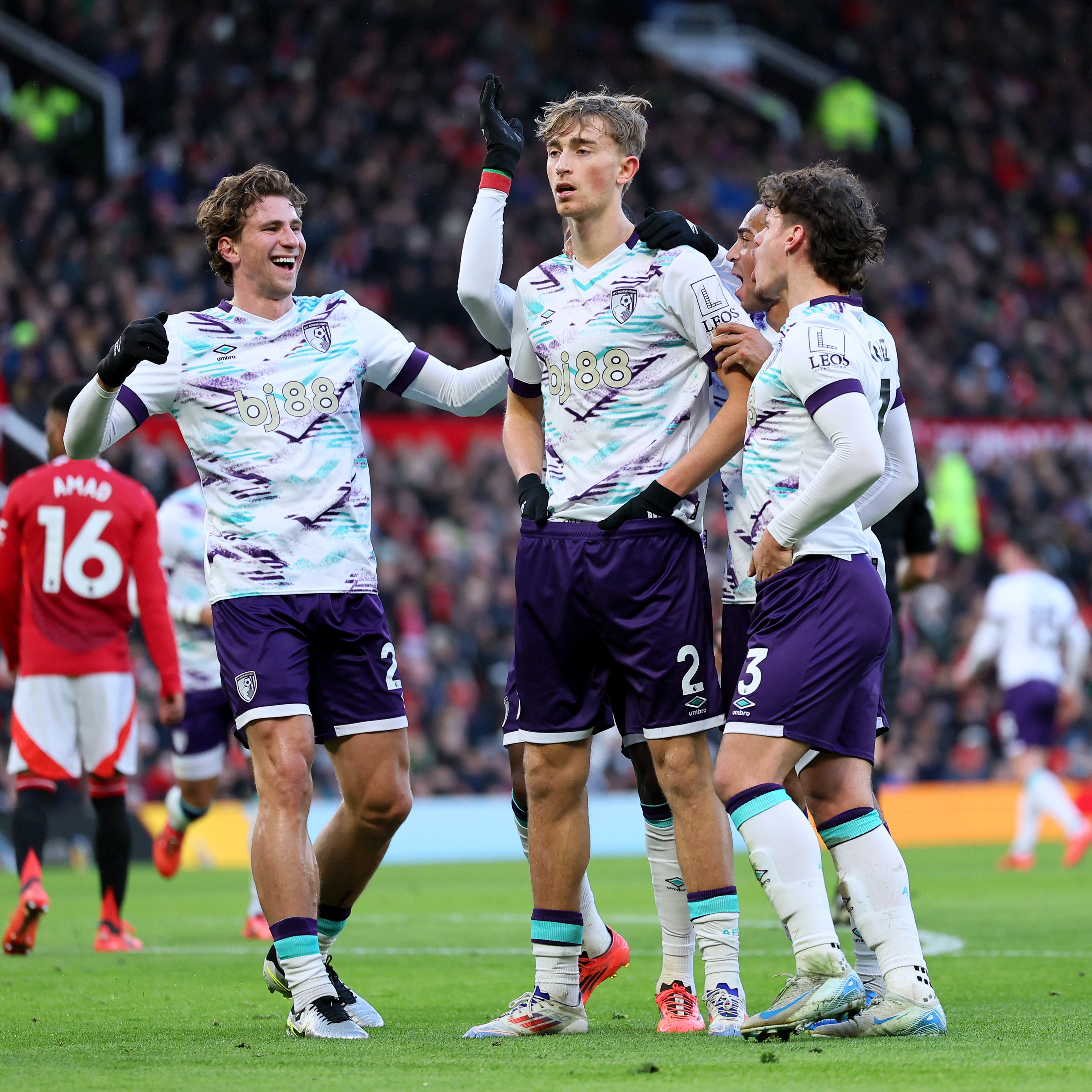 Dean Huijsen celebates his goal at Manchester United
