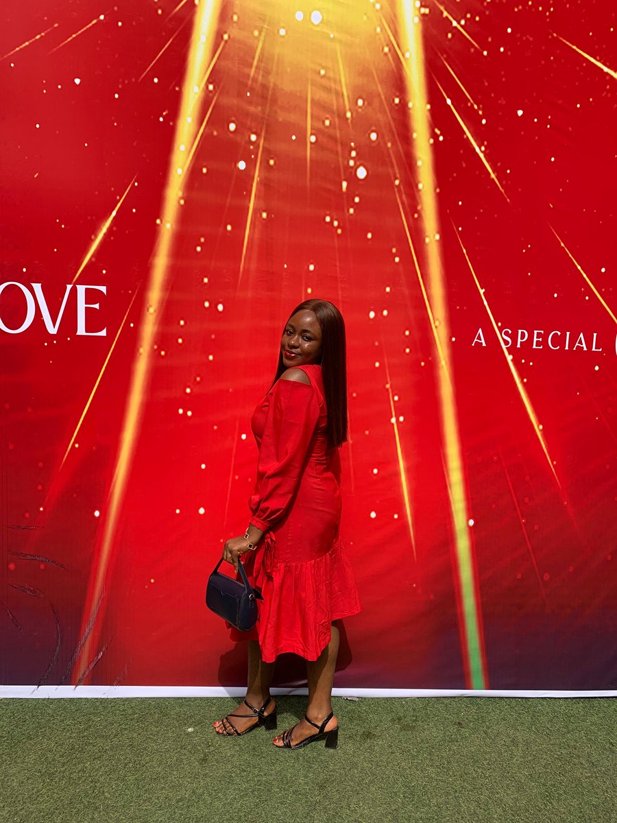 aruwa_omojo's tweet photo. Pretty lady in Red❤️..
Happy Holidays 🥳🥳🥳🥳 https://t.co/HpF2QHKR4t