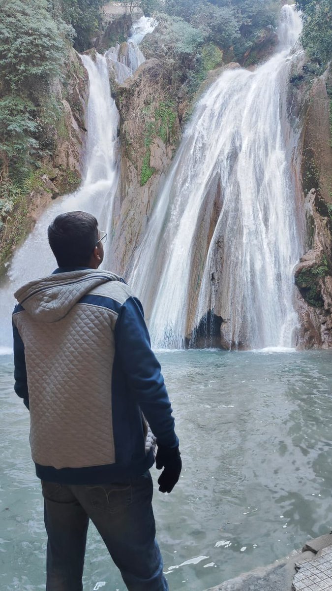 dyerlekar's tweet photo. "Just as a waterfall flows effortlessly down a mountain, may we flow through life with ease and grace." 

#kemtyfalls #mussoorie #Uttarakhand https://t.co/oXUNnWkdG3