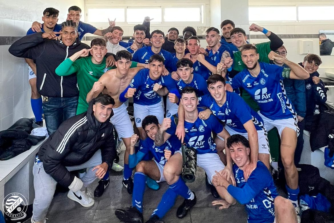 XerezDFCCantera's tweet photo. 🏆 Segunda Andaluza Senior
🗓️ Jornada 15
⚔️ #XerezB 🆚 @UDVillamartin
✅ 2-0
⚽ @joseviloita2 y @saantaanaaa_

#CanteraXDFC https://t.co/IH9UkoNBXn