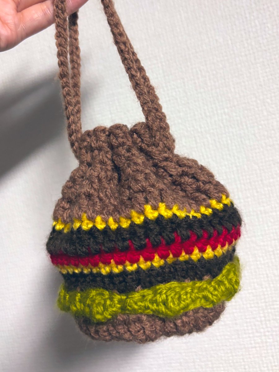 mokakrr's tweet photo. 🍔巾着編んでみた🧶 https://t.co/XID7hDRao3