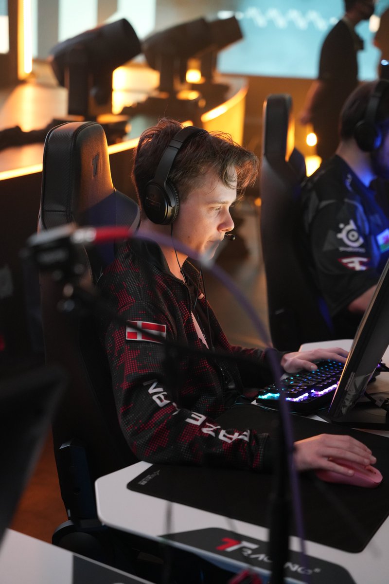 FaZeEsports's tweet image. Battled until the very end. 

It&apos;s a 7th place finish at #PGC for FaZe PUBG 👏 @FaZe_jeemzz @FexxFPS @curexipubg @GustavQQ
