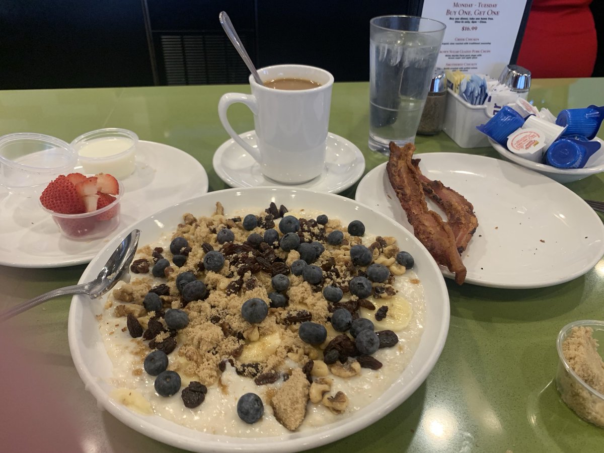 needhamchicago's tweet image. hearty oatmeal &amp;amp; bacon breakfast at fantastic undisclosed family-owned spot in Morton Grove #Kappy’s #dietinJanuary ⁦@chicagobars⁩