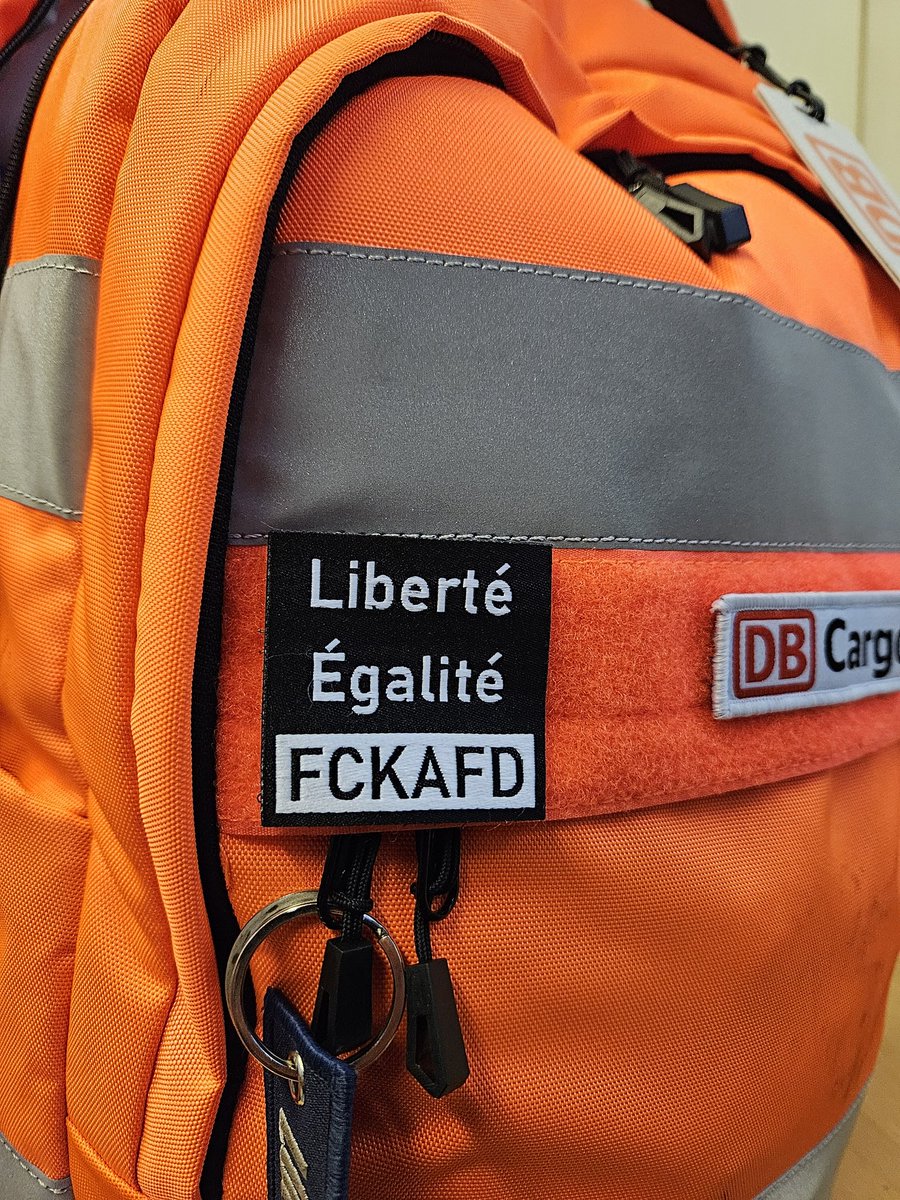 Hat mich auf dem Weihnachtsmarkt eine ältere Dame von hinten angequatscht, "ob ich das so in Ordnung finde und mich für sowas nicht schäme!?"
"Ja, finde ich in Ordnung und schäme mich nicht dafür. Danke der Nachfrage"
 
🤷‍♂️