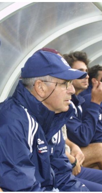 Un éducateur de talent, un homme de valeurs et un amoureux du club qui nous quitte. Merci pour tout Mr Labat. 💙🤍