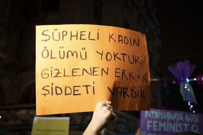 hakettiyswmeyv's tweet photo. kadınlar öldürülmeden önce ÖNLEM ALIN. kadınların şikayetlerini ciddiye alın ÖNLEM ALIN

#6284üUygulat https://t.co/zpOE8ttqCs