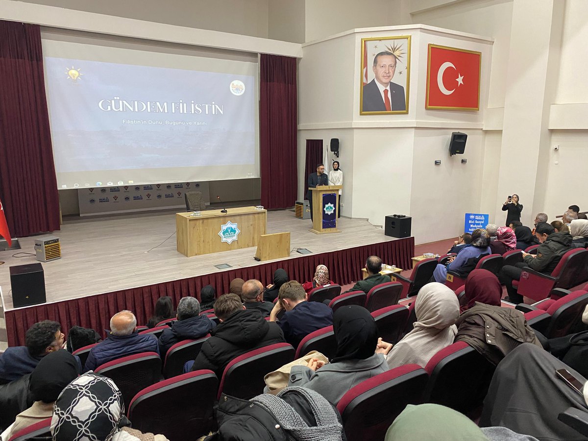 UniakGM's tweet photo. ÜniAK'ta Bugün✨😎

Nevşehir ve Aksaray teşkilatlarımız, "Dünden Bugüne Filistin İşgaline Bakış" konulu söyleşi programları gerçekleştirerek  #saystop çağrımızı yineledi.🎤💬

Ülkemizin tüm üniversitelerinden direnişine selam olsun👋🏻🇵🇸🇹🇷

@eyupkadirinan
@mucahidsuleyman https://t.co/7jqUITbKQV
