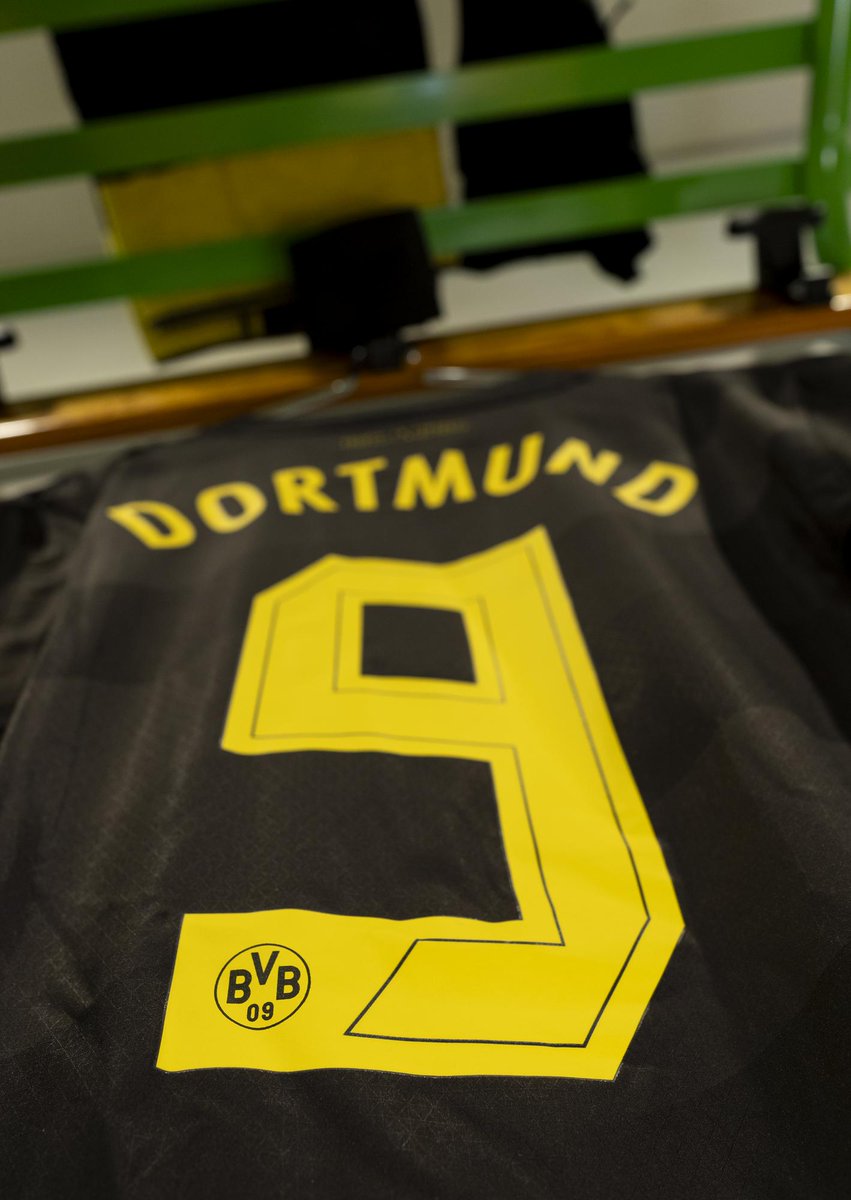 BVB's tweet image. Dresscode: ⬛️🟨⬛️ #WOBBVB