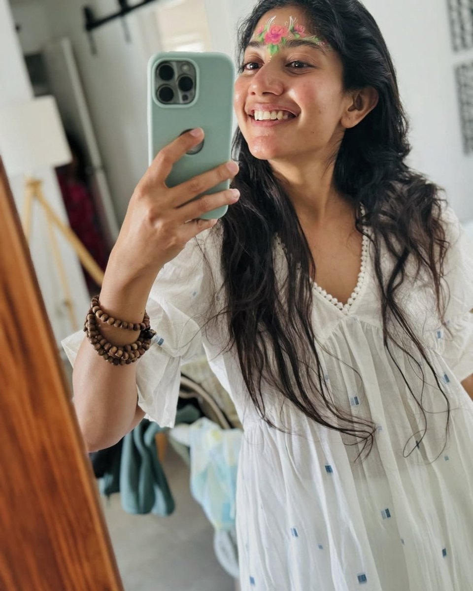 SaiPallavi_FG07's tweet photo. ANGELS do exist in her form 🥹😭🤍
@Sai_Pallavi92 

#SaiPallavi #LoveUQueen https://t.co/SZESFEFGr8
