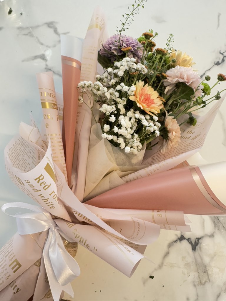 wattanagitya's tweet image. Handpicked happiness: Creating my own bouquet of blooms🌸✨💕
#Flowers #flowerclass