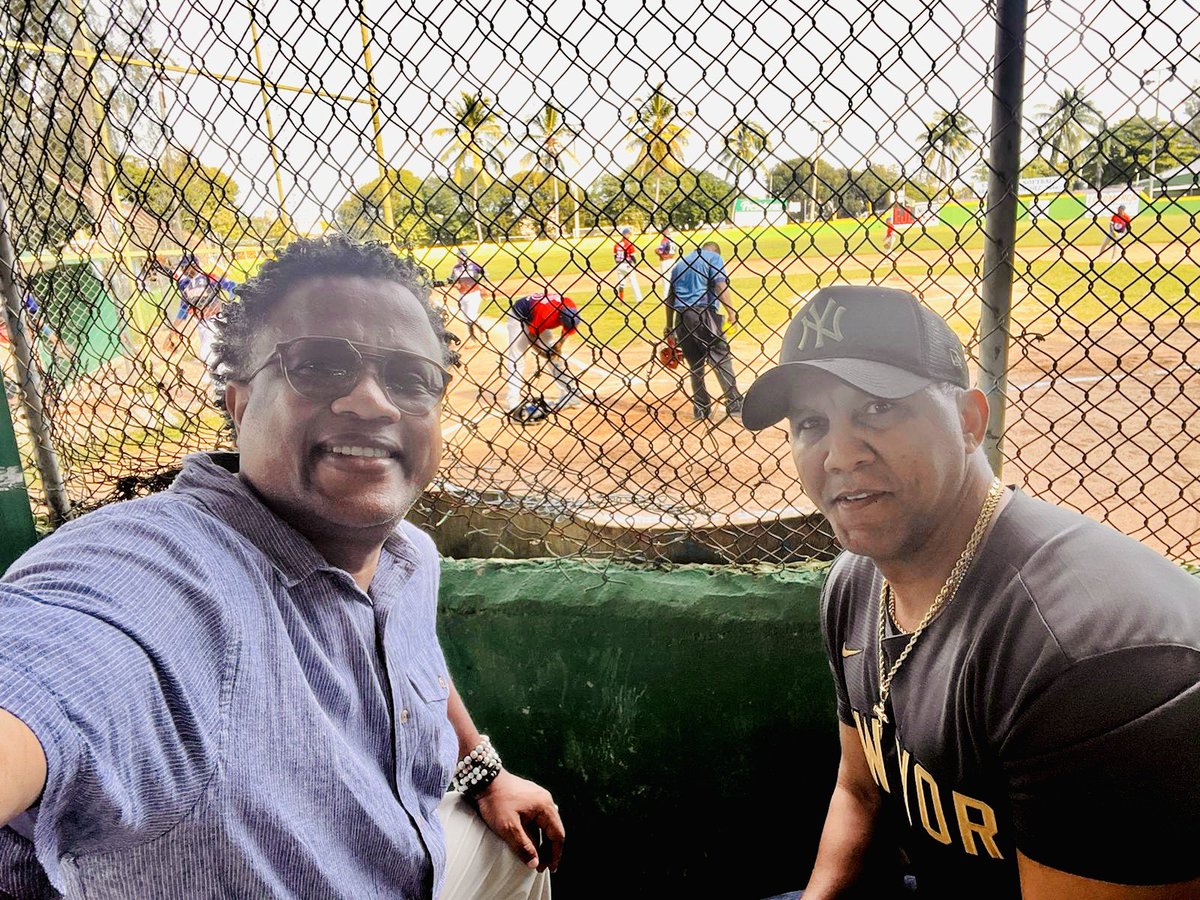 ElNaguero11's tweet photo. Apoyando al mejor #Boletry junto a @aquilescorrea1 🔥🔥🔥 https://t.co/VcKL7kA4Xo