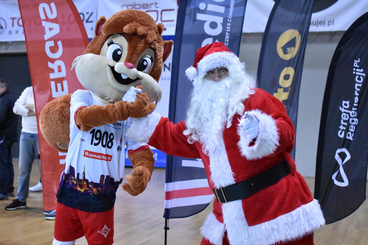 LKS_Commercecon's tweet photo. Łódzkie Wiewióry, wygrywając z Metalkasem Pałac Bydgoszcz, zrobiły sobie i Wam świąteczny prezent 🎅🎅🎅 

Więcej zdjęć obejrzycie na naszym FB https://t.co/23Dg6WuwJz https://t.co/ClMyt7BngH