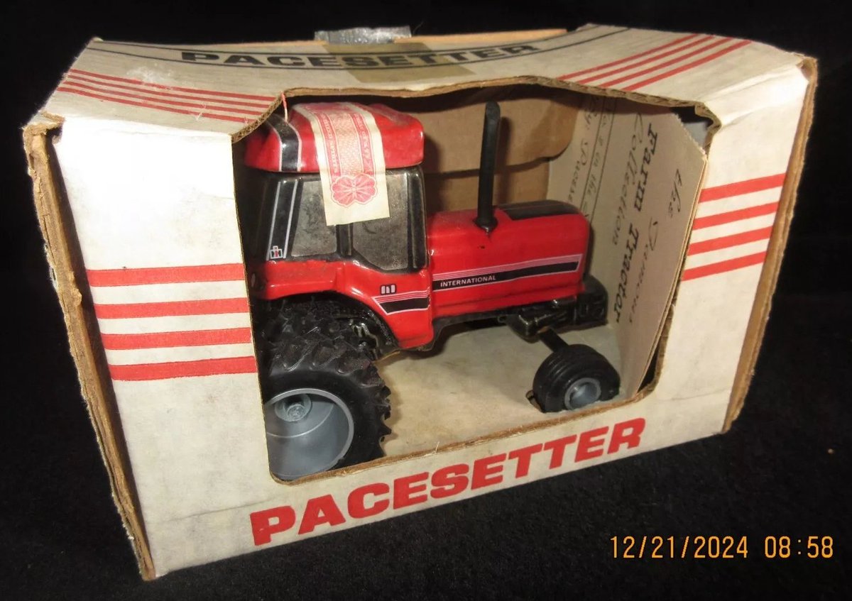 rusticrelics04's tweet photo. Vintage Pacesetter IH International Red Machine Mini Tractor Decanter Bardstown Ky. 3488 https://t.co/L3cD2bTlWX… #eBay via
@eBay
#Agriculture #farmer #farming #farmlife #tractor #vintage #JohnDeere #collectible #gifts #tractors #Pacesetter #IH #Vodka #Decor #collecor #Farmhouse https://t.co/hk9RZKcaC7