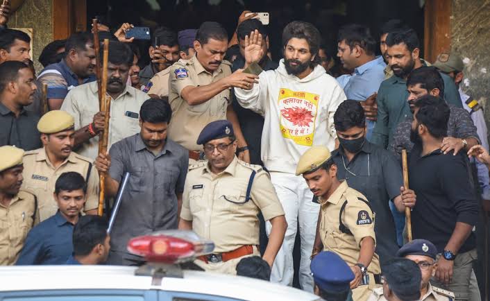 People are so crazy about Allu Arjun that they are refusing to accept his crime. 
Even after a woman died, he watched the entire movie and was also seen waving his hand in front of the fans.
Allu Arjun did not feel any sorrow after the woman died.
#alluarjunarrested