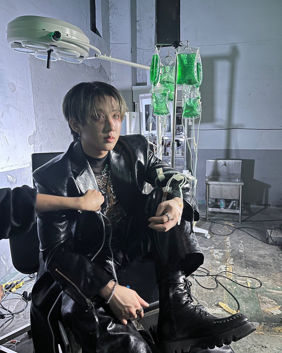 비니 tweet media