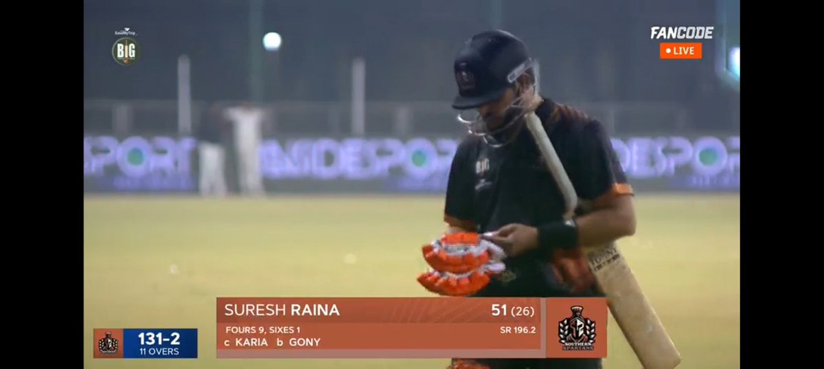 rainaedits's tweet photo. Whole team was fielding Badly , But when it was Raina that guy took a stunner 😭😭 https://t.co/Wk5Kt3xqWO