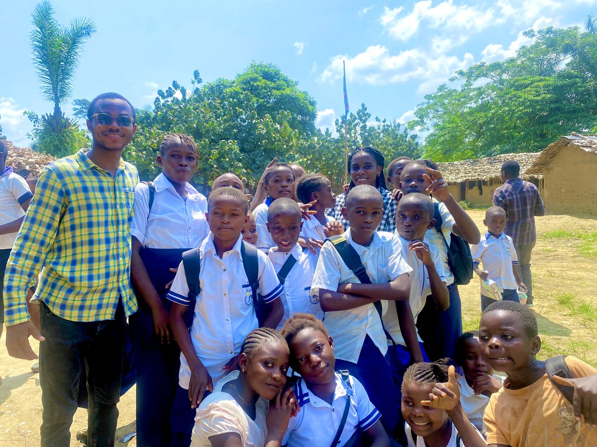 During my stay at Maiko National Park, I raised awareness among the students of Agape, school from the riverside community, about the #gorillas and #chimpanzees conservation and waste management.

#gorillatrekking #conservation #écocide #educationenvironnementale