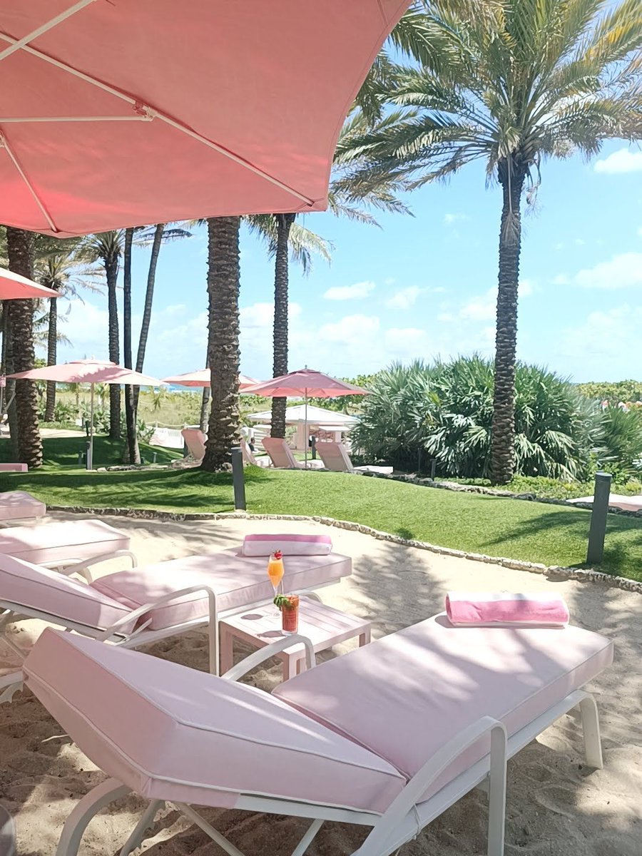 GrandSurfside's tweet photo. Escape the winter blues #grandsurfsude style.
Bask in the sun, relax under the palms, and let the ocean breeze do the rest. https://t.co/2vsdMYh0ZH
#hellowinter #happyfirstdayofwinter #sundayfunday #miamiwinter #miamigetaway https://t.co/hCt8SxtHpl