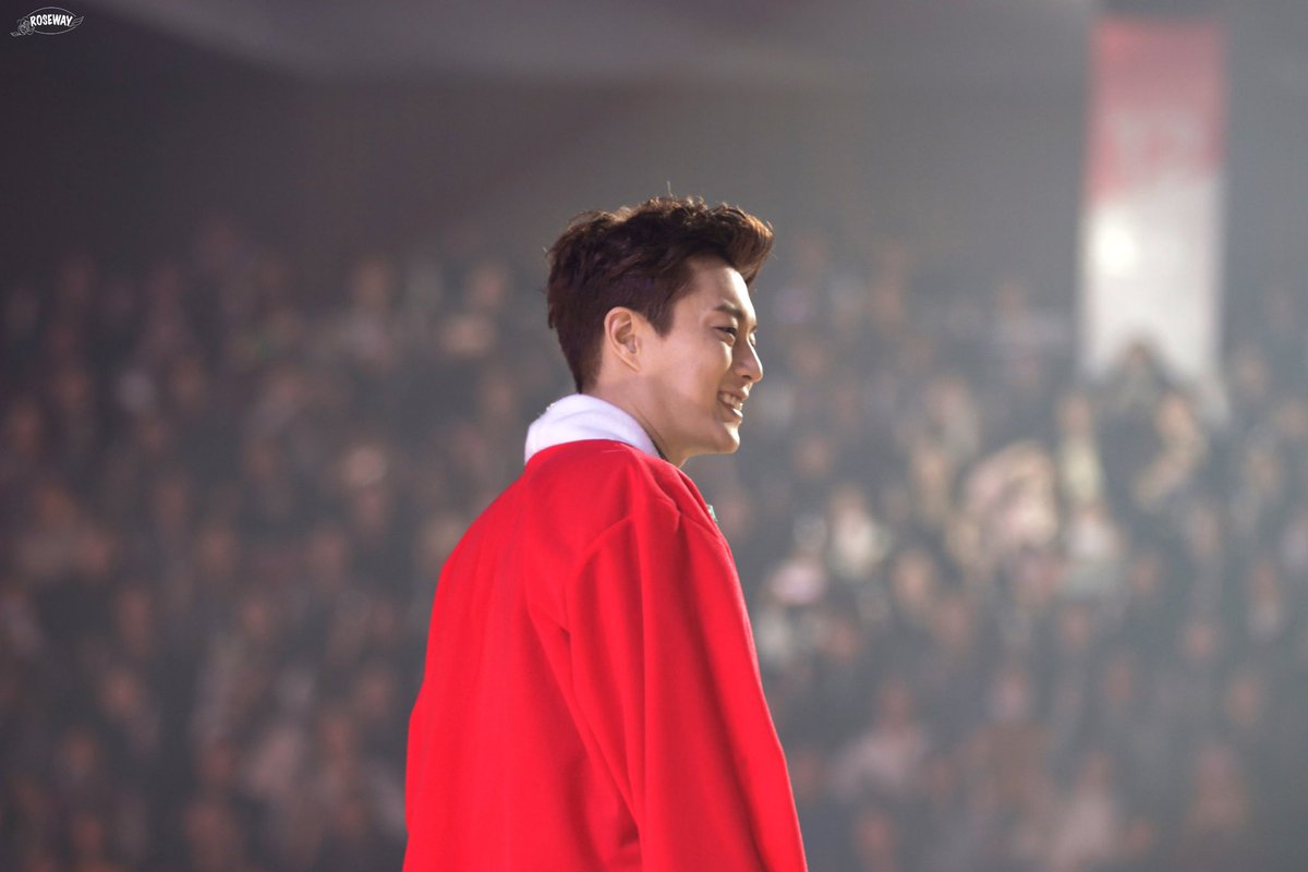 timetoYDJ's tweet photo. [171223] CELEBRATE Day 3 두준 https://t.co/Buc8FzmZKV