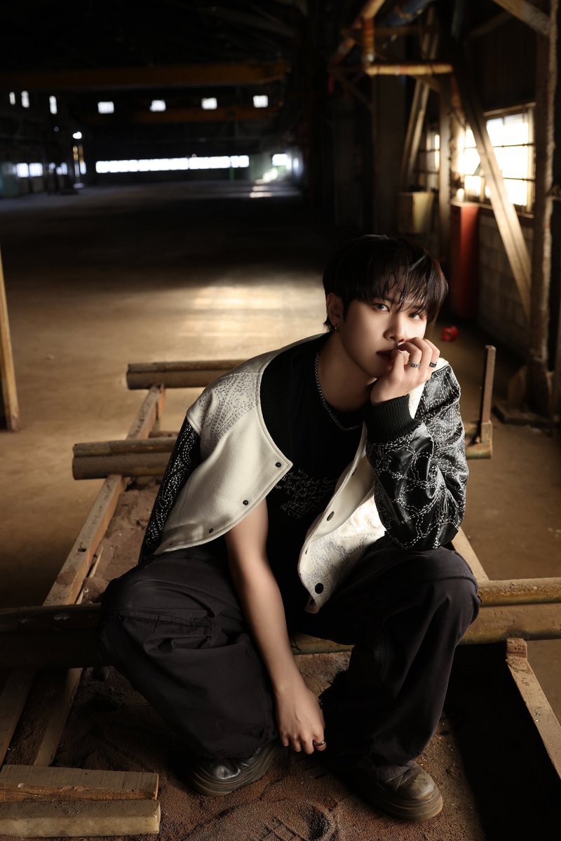 WEi__Official's tweet photo. 위아이(WEi)
 
7th Mini Album
[The Feelings]
 
CONCEPT PHOTO 'Turmoil'
 
2025.01.15 6PM (KST)
 
#위아이 #WEi
#김동한 #KIMDONGHAN 
#TheFeelings https://t.co/yC50vQogxa