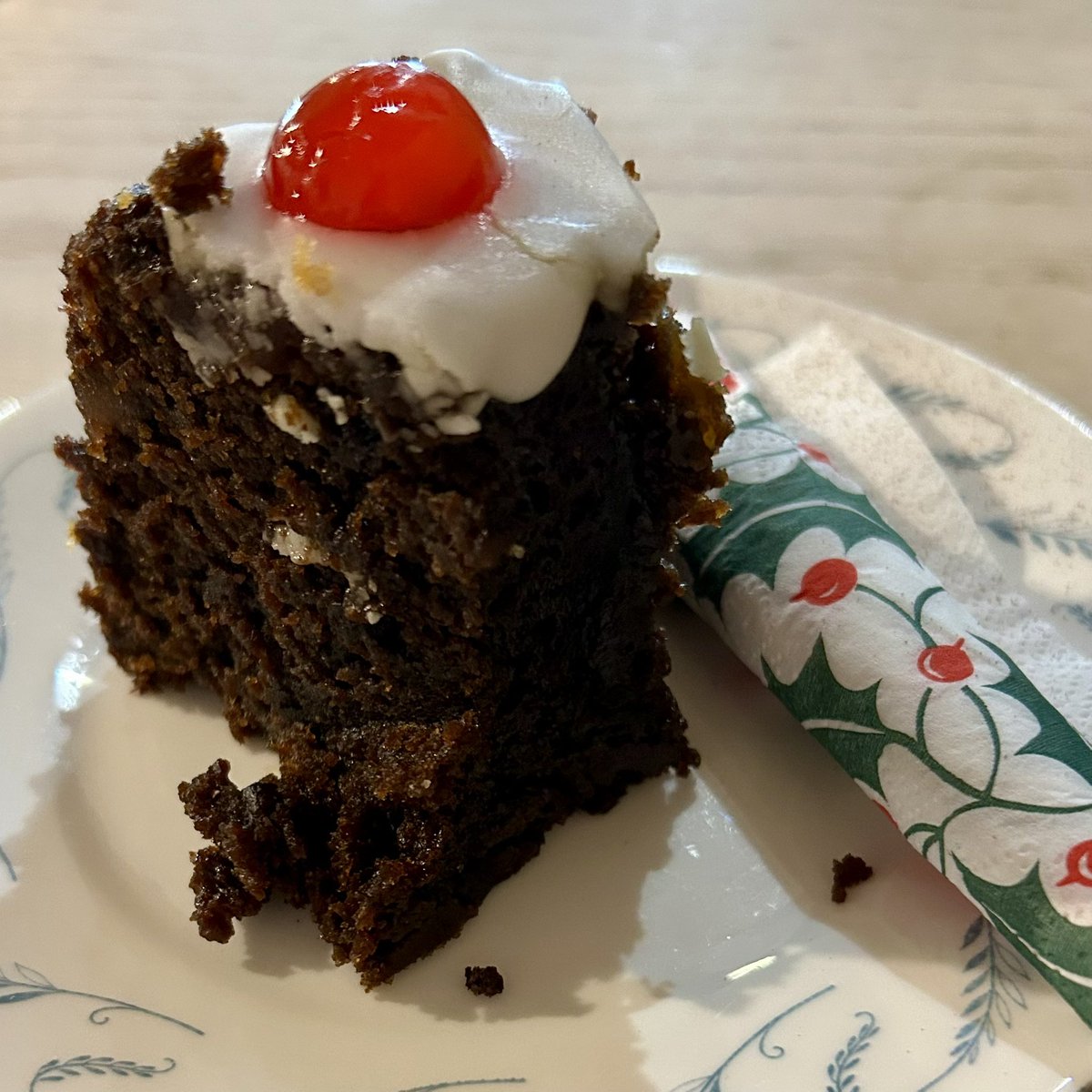 lmclea2's tweet image. Nothing quite says Christmas like… well, lots of things really, but in this case gingerbread Bundt cake complete with 1970s icing and a glacé cherry on top! ☕️ 🍰 🎄🎅🏻 #bundtcake #gingercake #gingerbread #cake #bundt