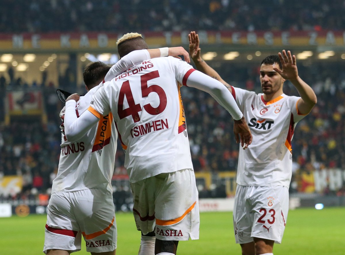 50 - Deplasmanda oynadığı son 16 Süper Lig maçının tamamını kazanan ve lig tarihinin en uzun serisini yaşayan Galatasaray, bu karşılaşmalarda toplam 50 gol attı. Silindir.