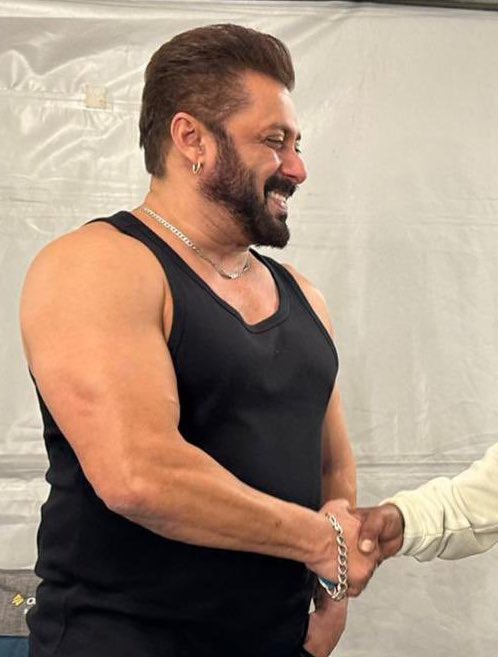 saloon_kada's tweet photo. #Sikandar | Sallu Bhai Physique🥵🔥 https://t.co/gyZJ6nKnw3